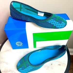 Tory Burch plaid knit flats. Women’s Size 9